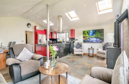Neath House | Crynant Countryside Retreat