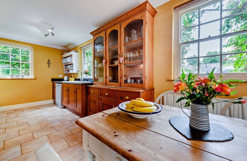 Dre-fach Felindre House | Cryngae - Five Bedroom House, Sleeps 12