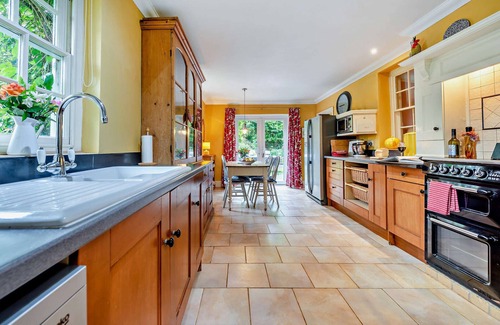 Dre-fach Felindre House | Cryngae - Five Bedroom House, Sleeps 12