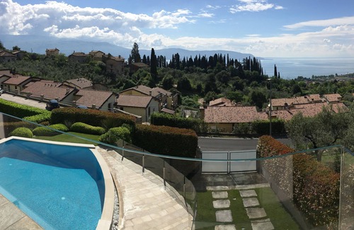 Pulciano House | Cryss View - Luxurious Lake View Apartment