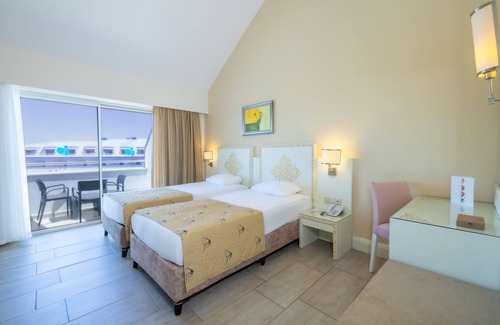 Cenger Resort | Crystal Admiral Resort Suites & SPA – All Inclusive