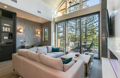 Crystal Bay Apartment | Crystal Bay Penthouse 301 condo