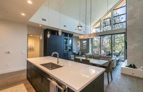Crystal Bay Apartment | Crystal Bay Penthouse 301 condo