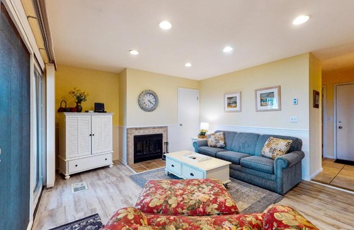 Glen Arbor Apartment | Crystal Beach 13