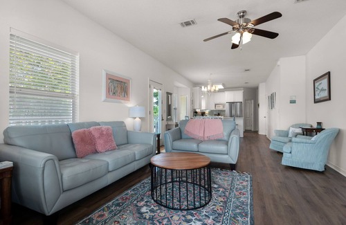 Clipper Cove House | ☀Crystal Beach~Community Pool~Pet Friendly~3BR Our Summer House🌅
