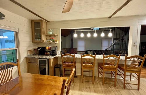 Moscow House | Crystal Blue Oasis-Lakefront,Family & Pet Friendly