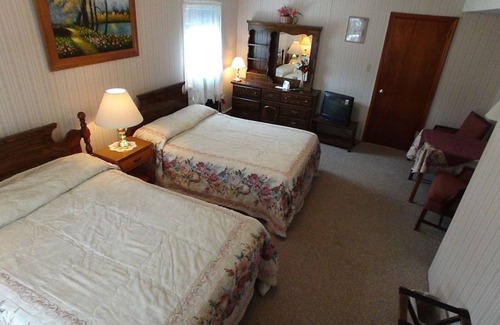 Round Top Hotel | Crystal Brook Resort & Mountain Brauhaus