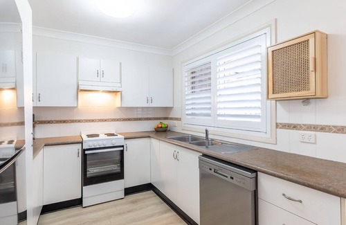 Fingal Bay House | Crystal by the Bay , 5/4-6 Crystal Cl - air conditioned, Wi-Fi and close to the beach