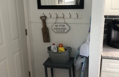 Crystal Beach House | Crystal Cambridge Cottage - 5 min walk to the beach & local eateries!