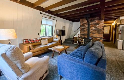 Thompsonville House | Crystal Chalet