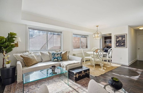 Aurora Highlands Condo | Crystal City Boutique Flats/Free Parking