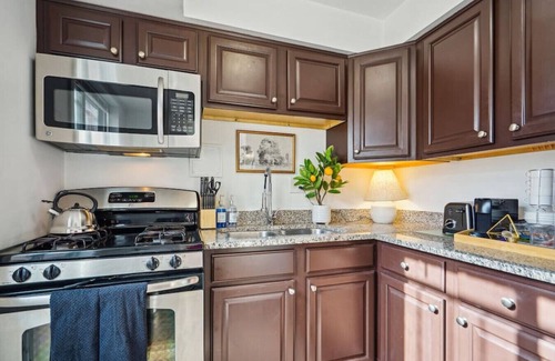 Aurora Highlands Condo | Crystal City Boutique Flats/Free Parking