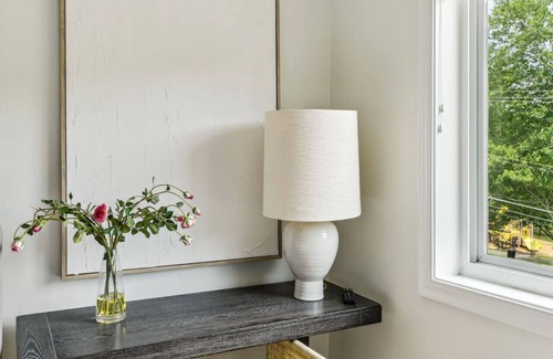 Aurora Highlands Apartment | Crystal City Boutique Flats 2BR/Free Parking