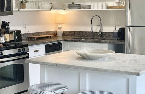 Aurora Highlands Apartment | Crystal City Boutique Flats 2BR/Free Parking 204