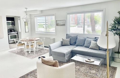 Aurora Highlands Condo | Crystal City Boutique Flats/Free Parking