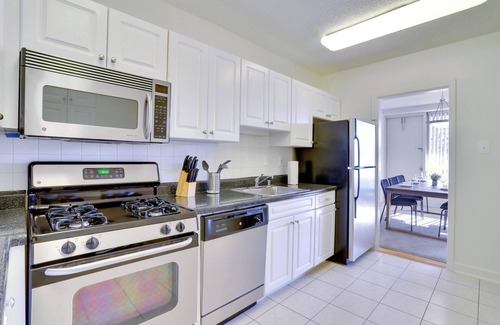 Aurora Highlands Apartment | Crystal City Comfortable Apartments