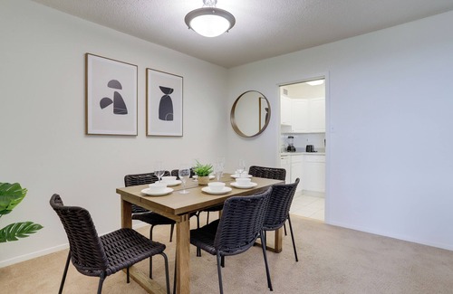 Aurora Highlands Apartment | Crystal City Comfortable Apartments