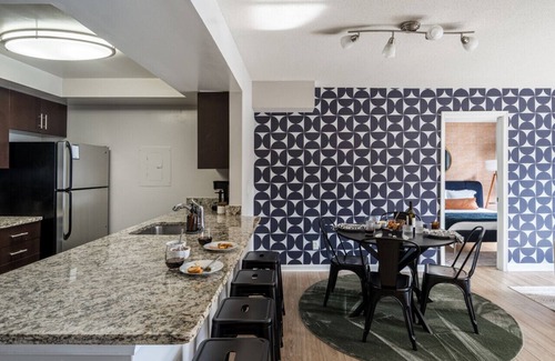 Crystal City Apartment | Crystal City Sleeps 7 Near Metro