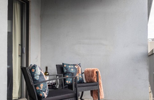 Crystal City Apartment | Crystal City Sleeps 7 Near Metro