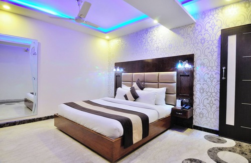 Mayapur Hotel | Crystal Ganga Heights 5 Min from Har Ki Pauri