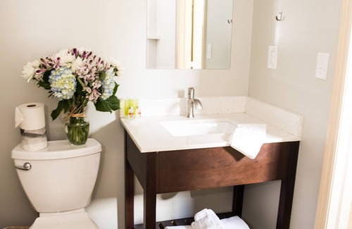 Fort Monmouth Hotel | Crystal Inn Eatontown