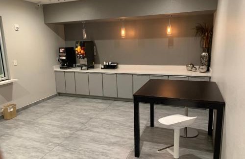 Clodine Hotel | Crystal Inn - Sugarland