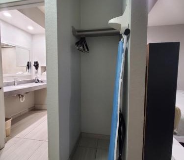Porter Hotel | Crystal Inn