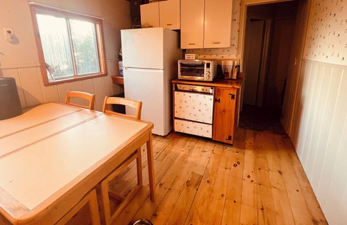 Harrison Cabin | Crystal Lake Camp Getaway – 3BR with Bunk Room & Private Lake Access