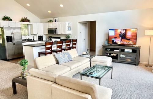 Frankfort Cottage | Crystal Lake Cottage on the South Shore with Beach/Lake Access