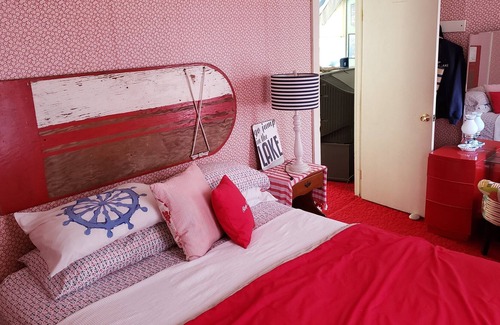 Crystal Cottage | Crystal Lake Cottage with private sandy beach