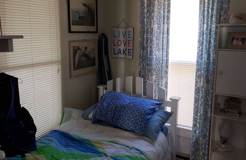 Crystal Cottage | Crystal Lake Cottage with private sandy beach