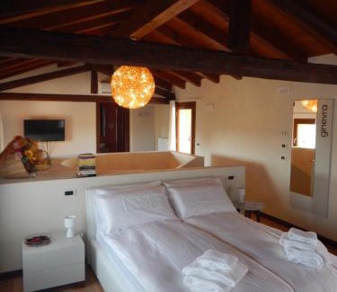 Fiume Veneto House | Crystal Luxury House