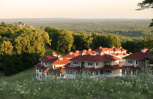 Thompsonville Condo | Crystal Mountain Resort - Beautiful Mountain Top Condo in Thompsonville, MI