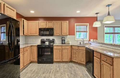Thompsonville Condo | Crystal Mountain Condo on the Betsie Valley 18th hole