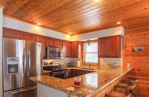 Thompsonville House | Crystal Mountain ski/golf home on the 10th hole, walk to the ski lifts!