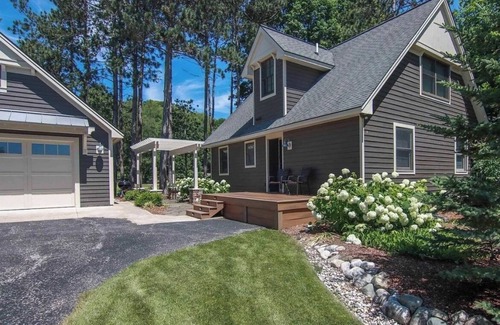 Thompsonville House | Crystal Mountain ski/golf home on the 10th hole, walk to the ski lifts!