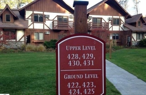 Thompsonville Condo | Crystal Mtn Condo, walk to lift, soaking tub, short drive to Iron Fish & Lk MI