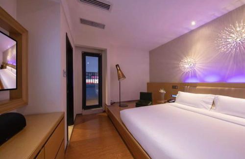 Middle Chaoyang Hotel | Crystal Orange Hotel Beijing Jiuxianqiao Branch