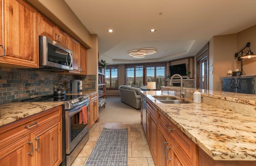 Breckenridge Condo | Crystal Peak Expedition Condo: Ski-In, Ski-Out Luxury