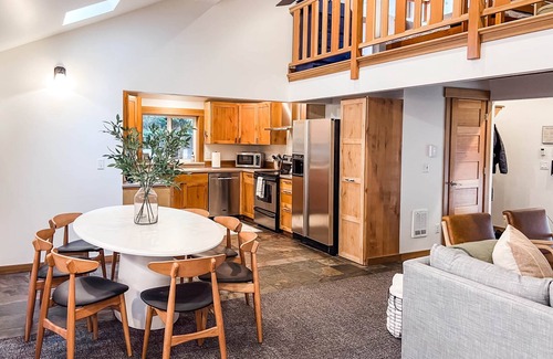 Enumclaw House | Crystal Rainier Retreat