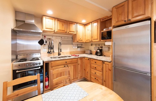 Enumclaw House | Crystal Rainier Retreat
