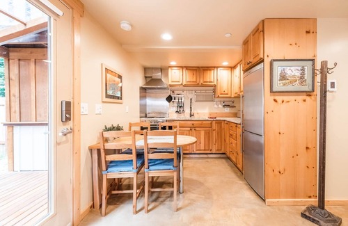 Enumclaw House | Crystal Rainier Retreat