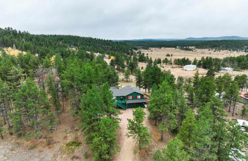 Florissant House | Crystal Retreat Cabin - Hot Tub BBQ Eco Escape