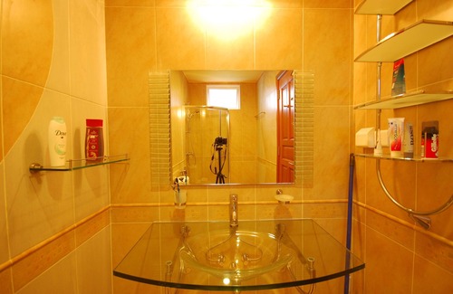 Hithadhoo Hotel | Crystal Retreat