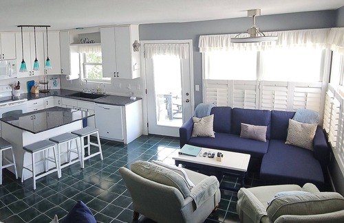 Crystal Cottage | Crystal Water's Edge Cottage-Perfect for 2 families! Newer waterfront home.