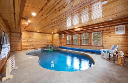 Gatlinburg - Pigeon Forge House | Crystalline by AvantStay High Altitude Retreat w Movie Theatre Indoor Pool Hot Tub Views