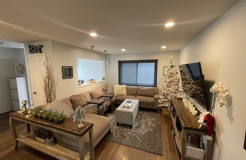 Arapahoe Ridge House | CU & Pearl Pet-Friendly Stay