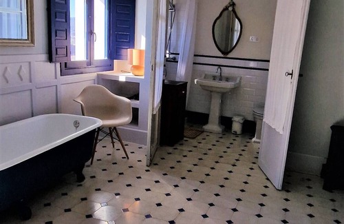 Baldellou Bed & Breakfast | Cuarto de las Señoricas in a XVI century manor house