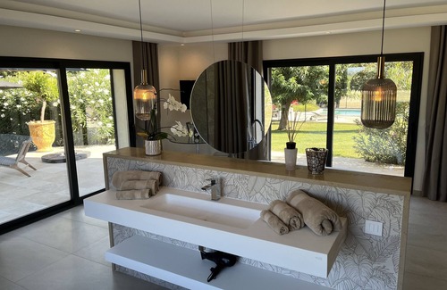 Caderousse House | Cube LOVE Room at Domine de la Franquette by Bridget & Pascal ❤️
