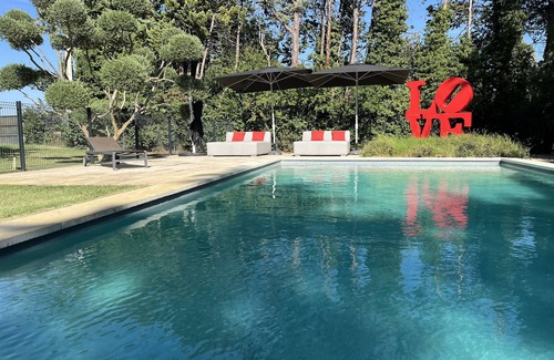 Caderousse House | Cube LOVE Room at Domine de la Franquette by Bridget & Pascal ❤️